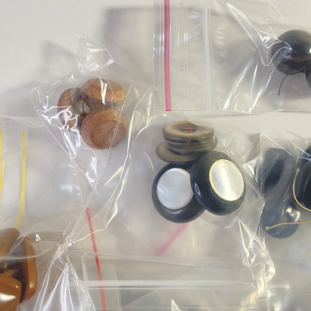Vintage Assorted Buttons Lot Vintage - Picture 2 of 15